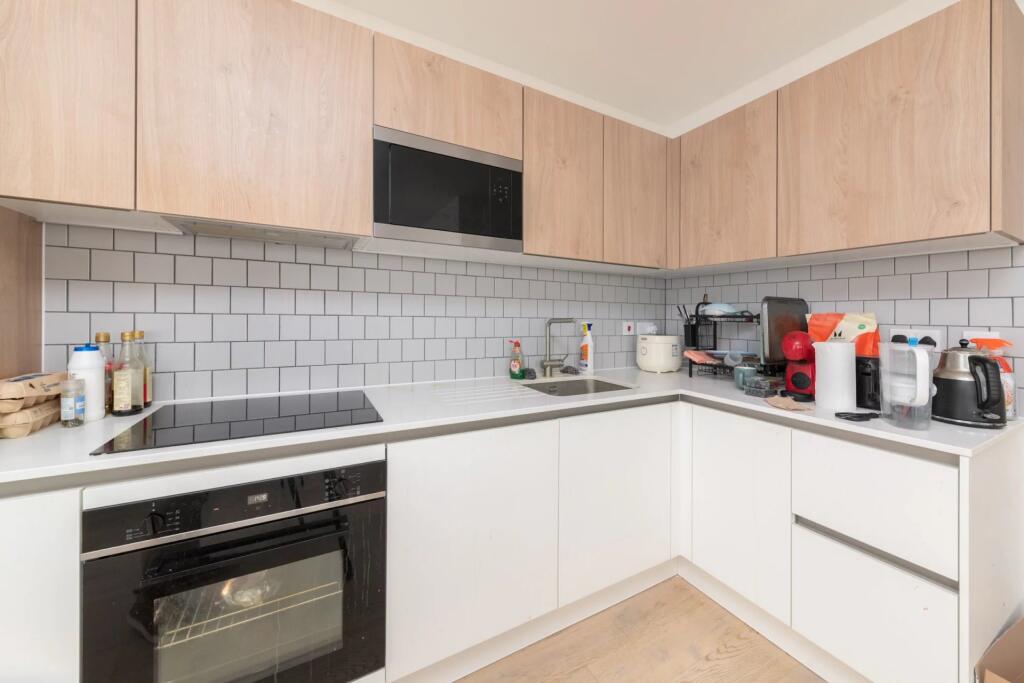 Clarendon Road, Watford, WD17 photo 4