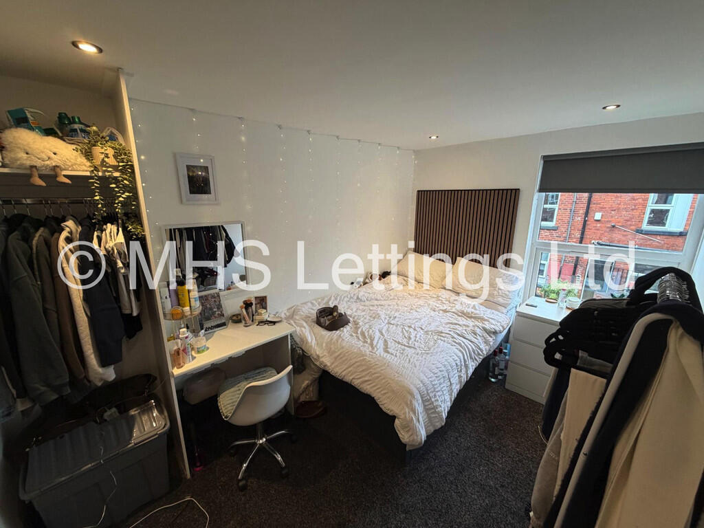 6 bedroom terraced house for rent