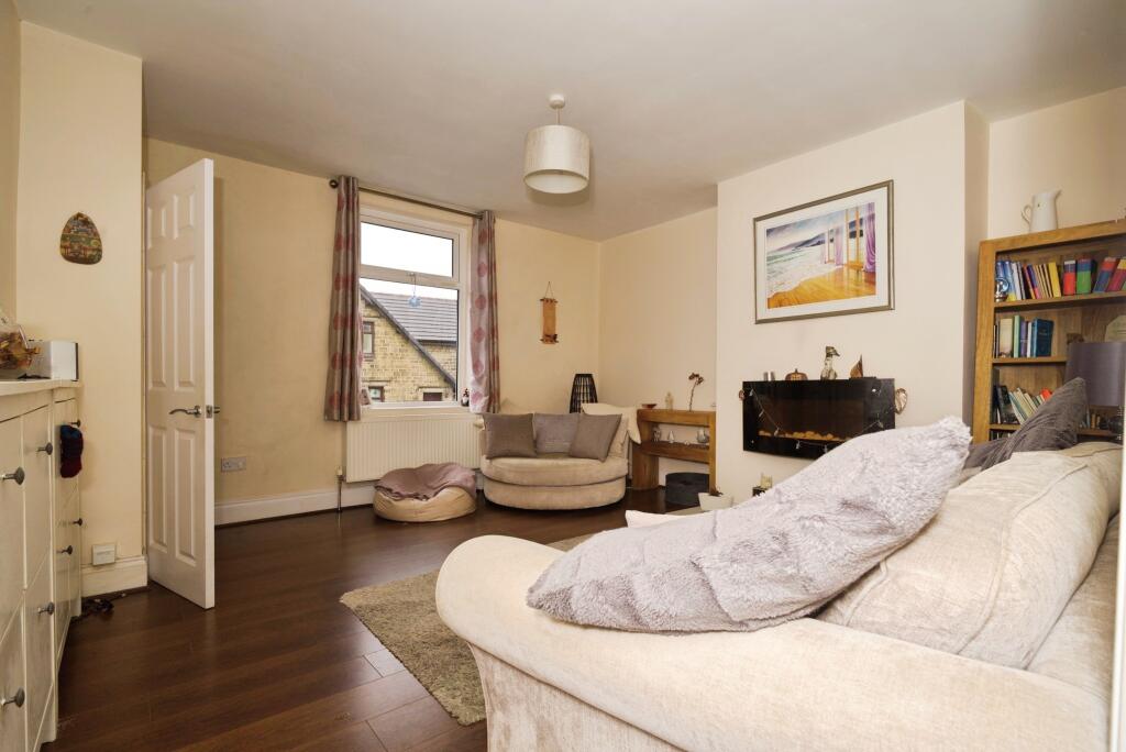 Woodside Road, Huddersfield, HD4 photo 2