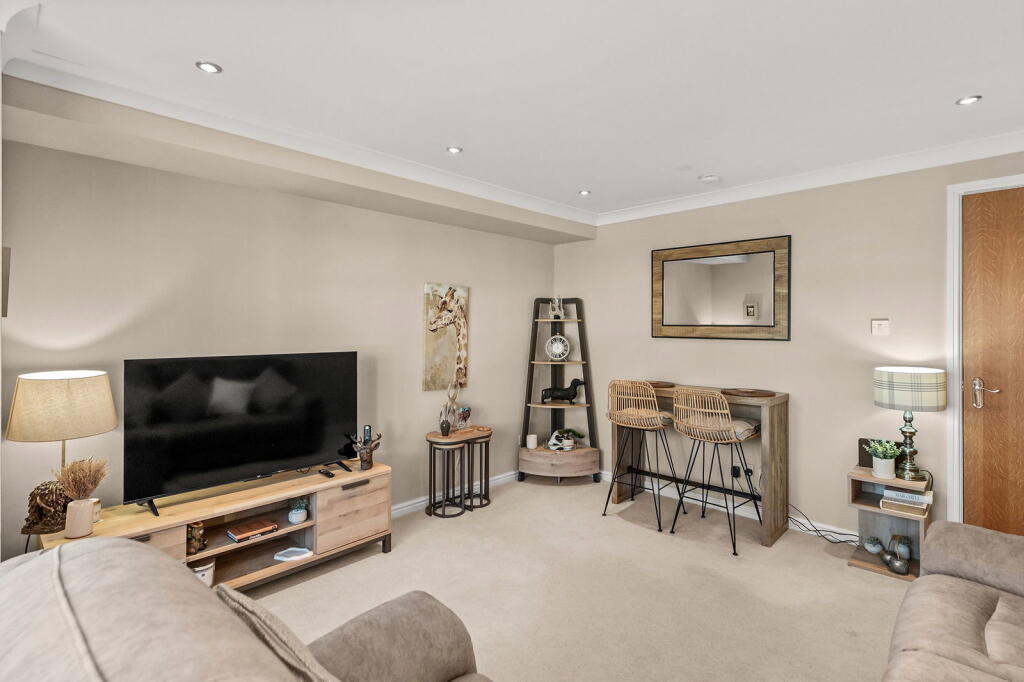 Flat 1 - 3 Endrick Court, Larbert, FK5 4WN photo 3
