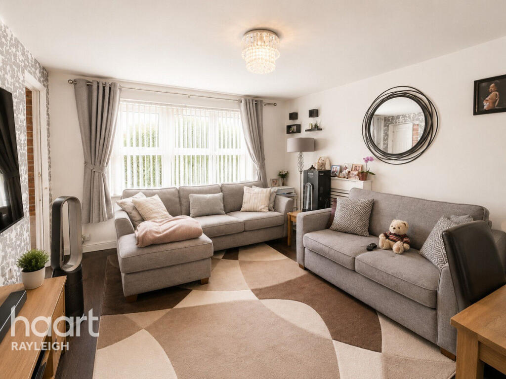 Apartment in Basildon, Laindon Cross, Steeple View - View 2