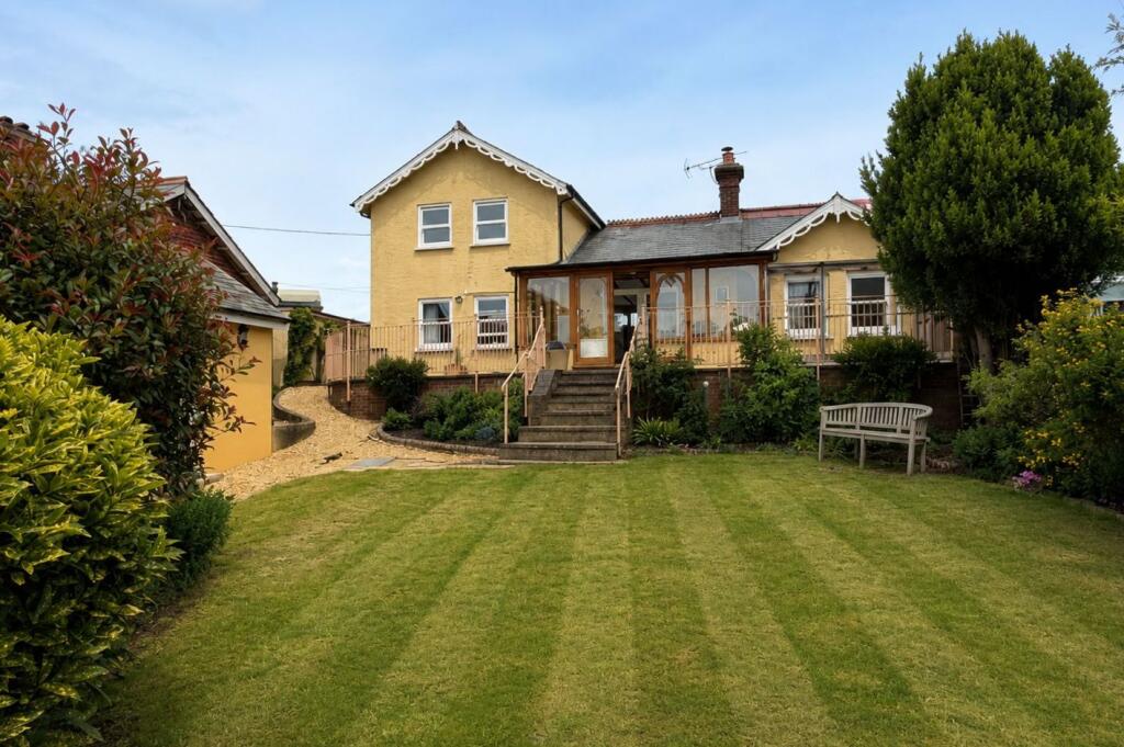 Main image of property: Ashford Road, Fordingbridge, SP6 1BZ