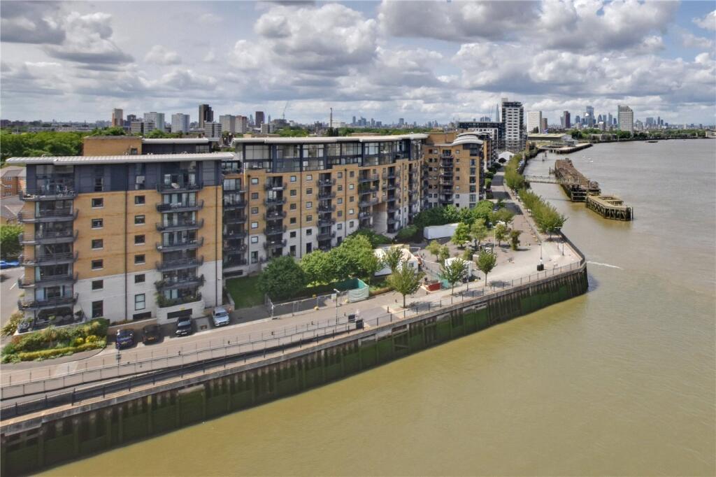 3-bed flat on Greenfell Mansions, Glaisher Street, Deptford, London, SE8, £700,000