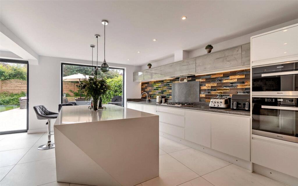 Grove Lane, Hale, Cheshire, WA15 photo 4