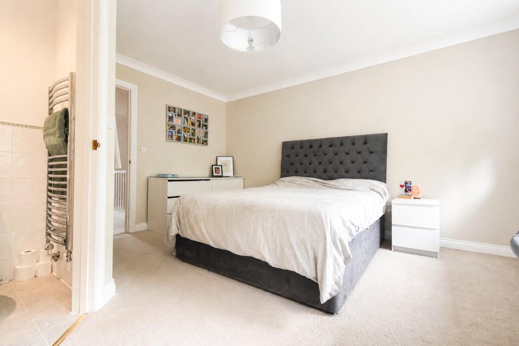 House in Basingstoke and Deane, Newnham - More