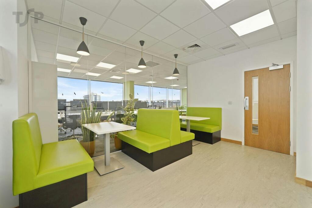 066204JUS07752 1medium.JPG