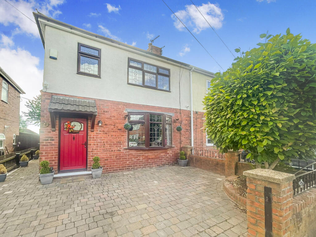 3-bed semi-detached on Springfield Road, Hoyland Common, Barnsley, £215,000