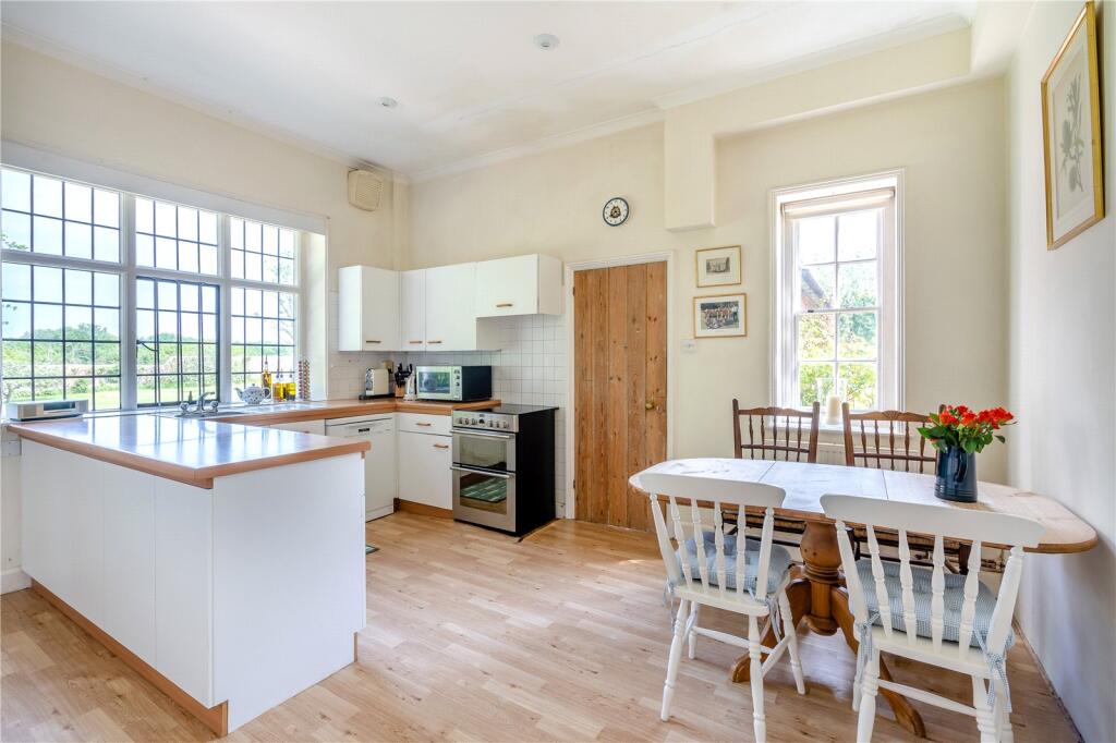 Vicarage Hill, Loxwood, Billingshurst, West Sussex, RH14 photo 2