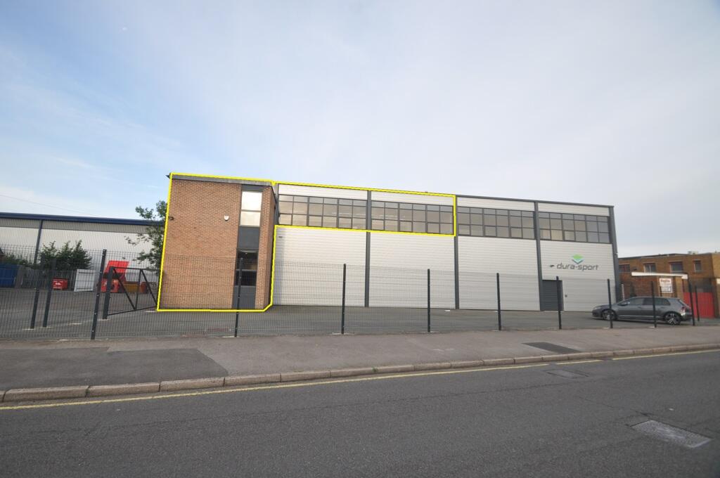 Main image of property: Part First Floor 58 West Avenue, Wigston, Leicestershire, LE18 2FG
