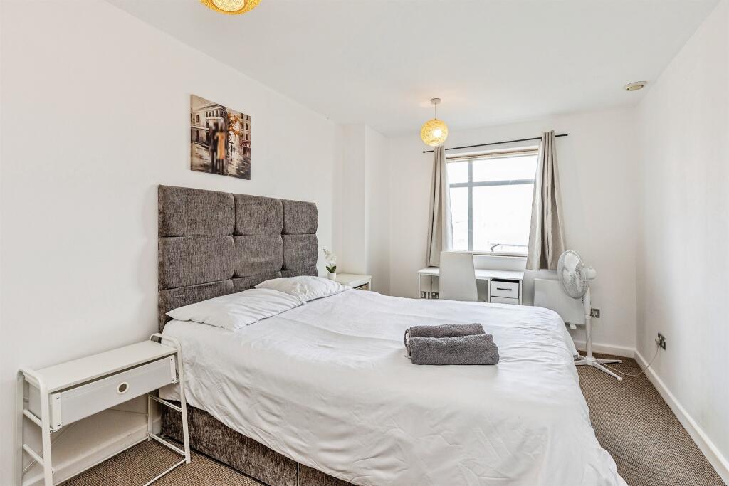 Apartment in Bristol - View 3
