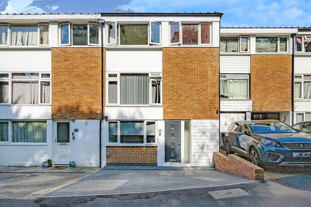 Main image of property: Mariner Way, Hemel Hempstead