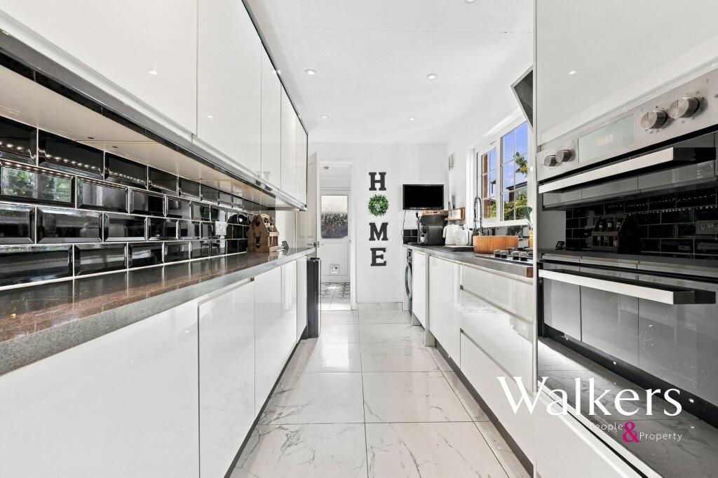 Houblon Drive, Chelmsford photo 4