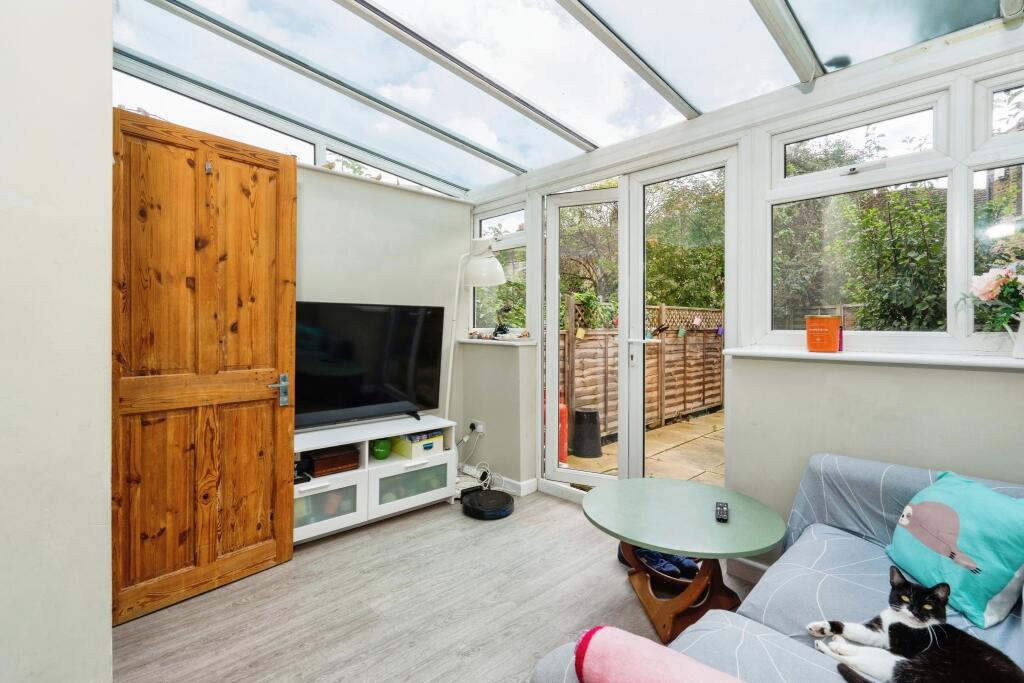 House in London, Leyton - More