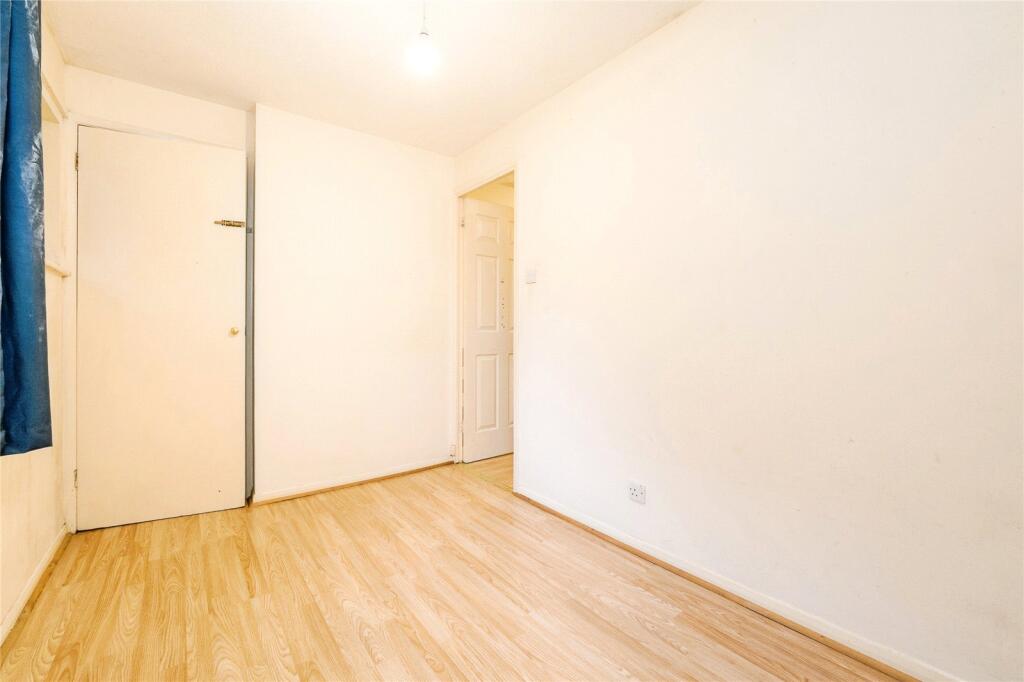 Emerald Close, Beckton, London, E16 photo 4