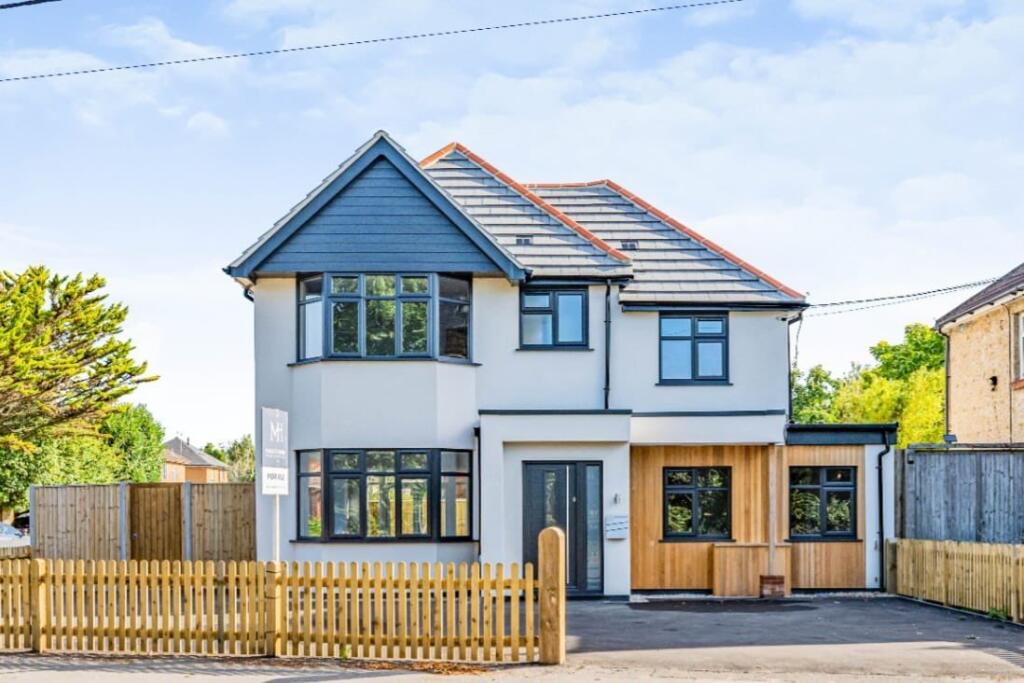 Main image of property: Fair Oak Road, Bishopstoke, Eastleigh, SO50