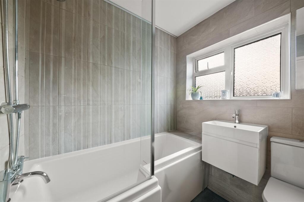 Midhurst Gardens, Hillingdon - View 4