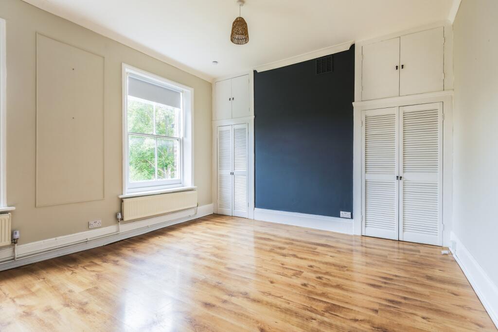 Apartment in London - More
