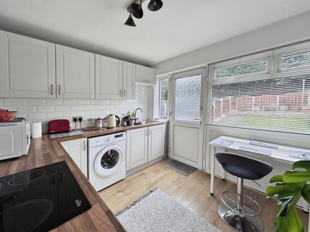 Elm Tree Close, Liversedge, WF15 photo 3