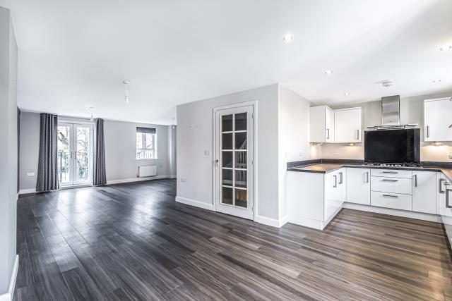 Hennessy Crescent, Newbury - View 2