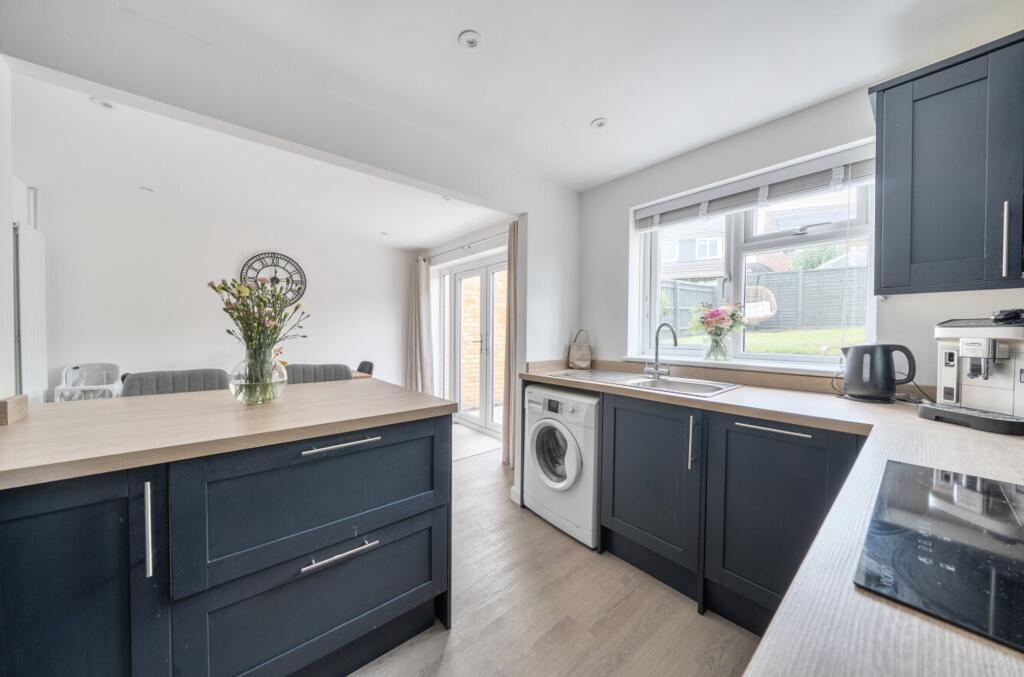 St. Davids Road, Thornbury, BS35 - View 4