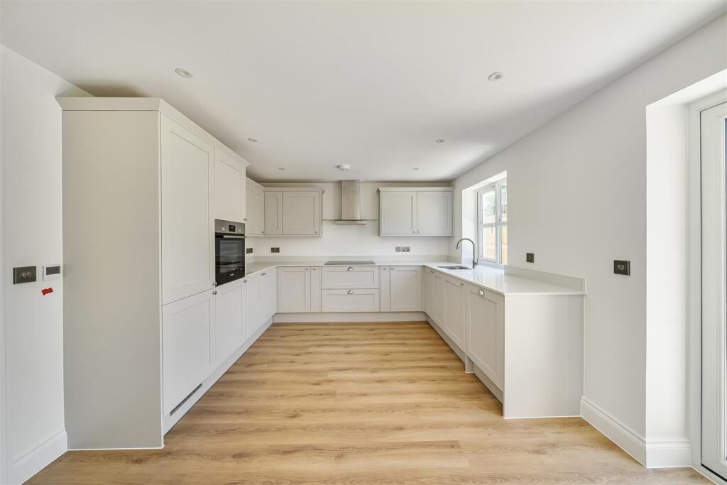 The Robins, Frome image 5