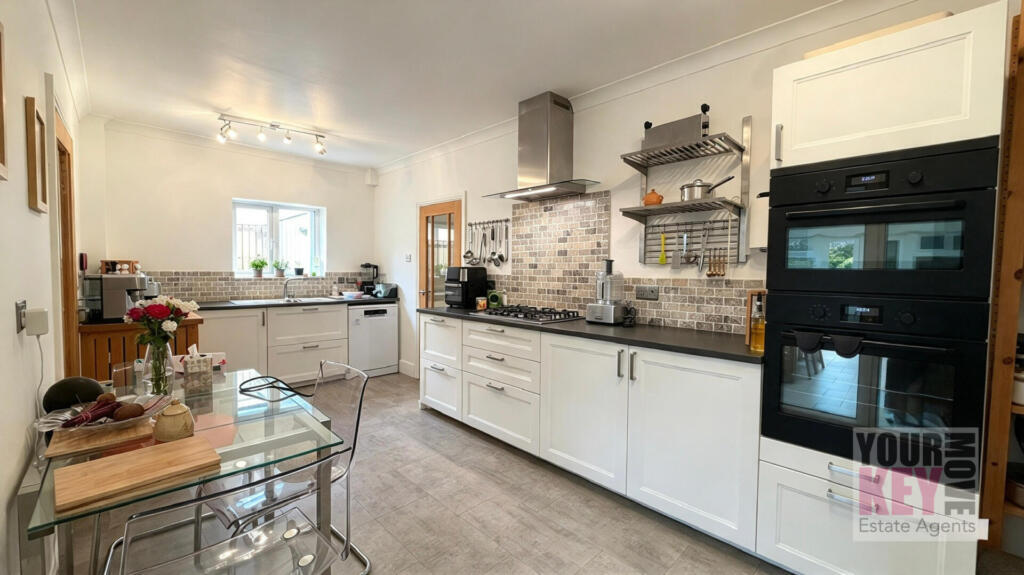 House in Capel-le-Ferne - View 4