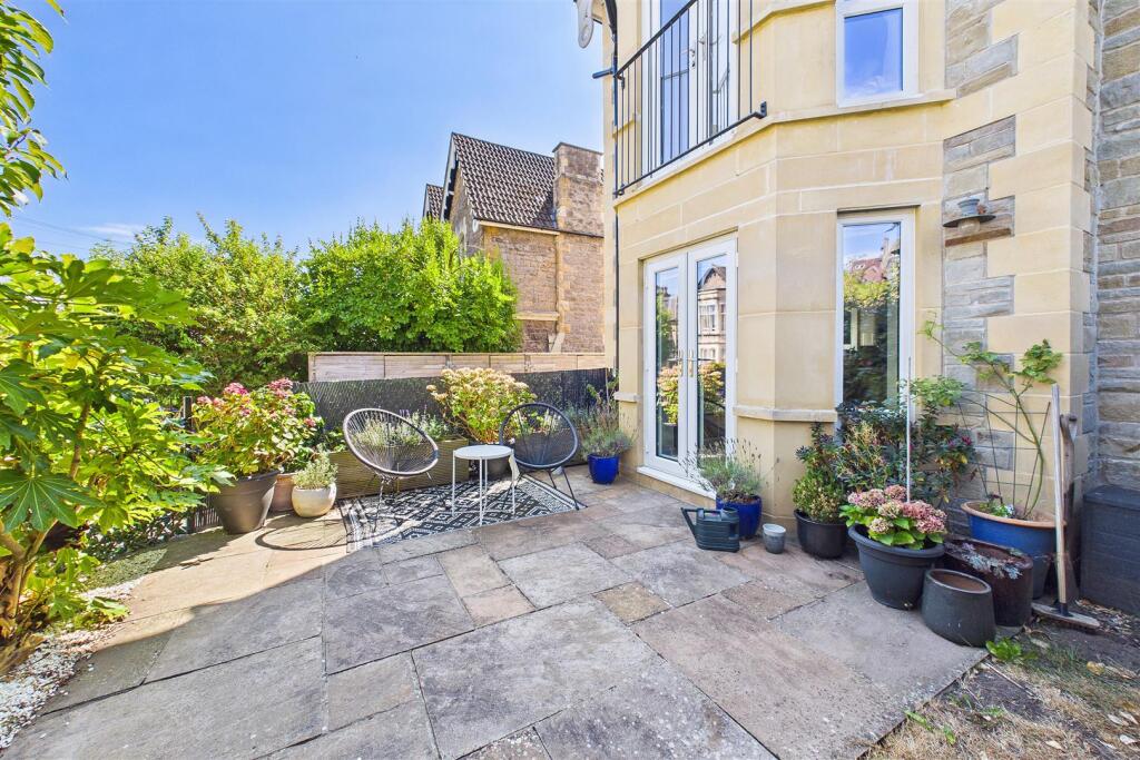Apartment in Clevedon, Walton Park - View 2