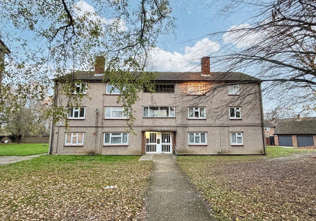 Main image of property: 45 Frobisher Road, St. Albans, Hertfordshire, AL1 5AH