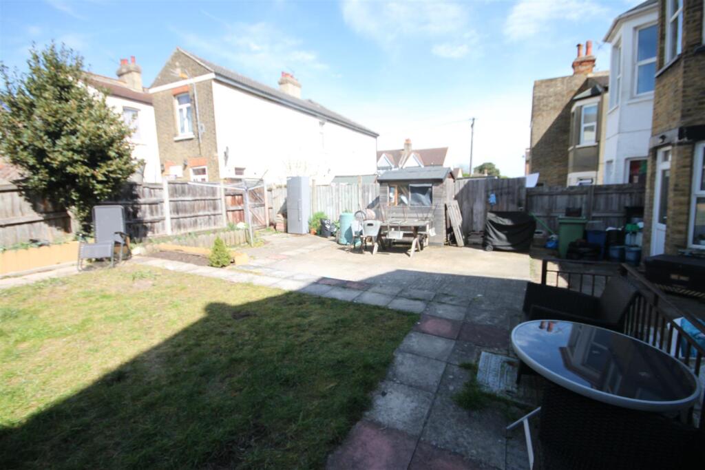 Apartment in Southend-on-Sea, Kursaal Estate, Southchurch - View 3