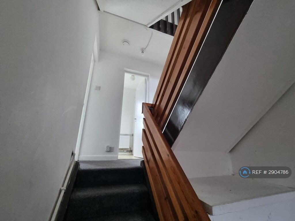 2 bedroom semi-detached house for rent