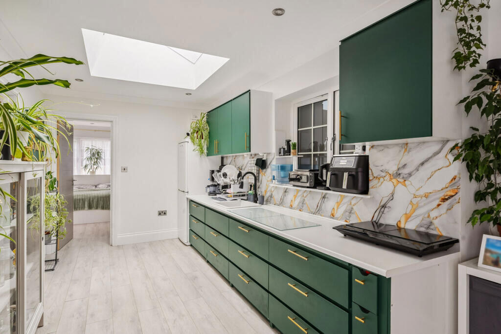 Sandhills Lane, Virginia Water, Surrey, GU25 4BW photo 4