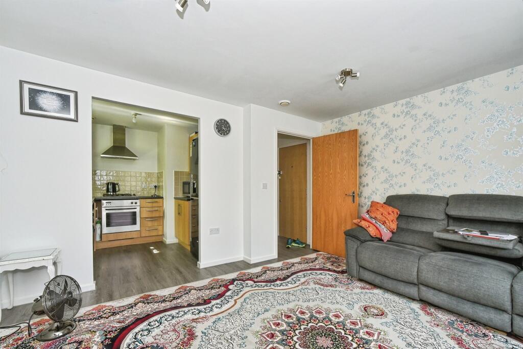 Apartment in Stratton St Margaret, Greenbridge, Coleview - View 4