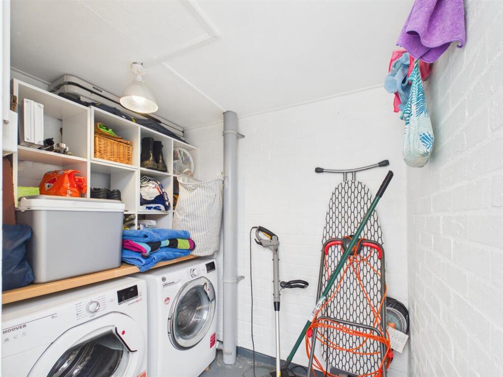 House in South Kesteven, Stamford - More