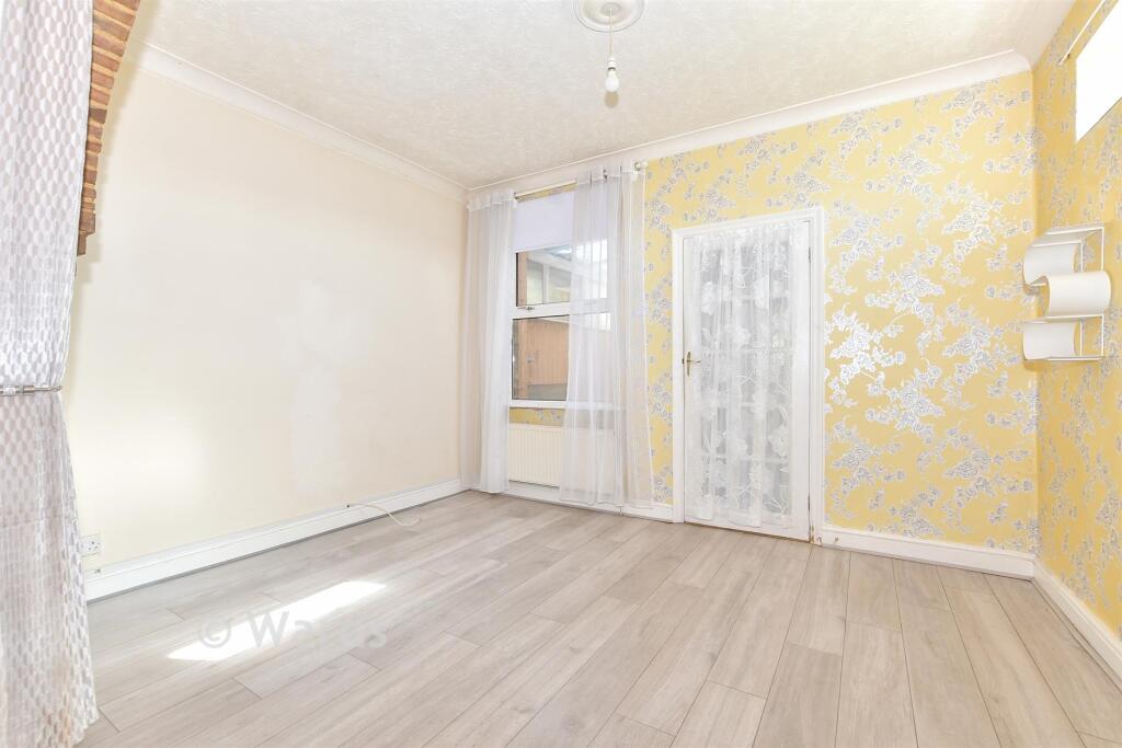 House in Hythe, Orchard Valley - More