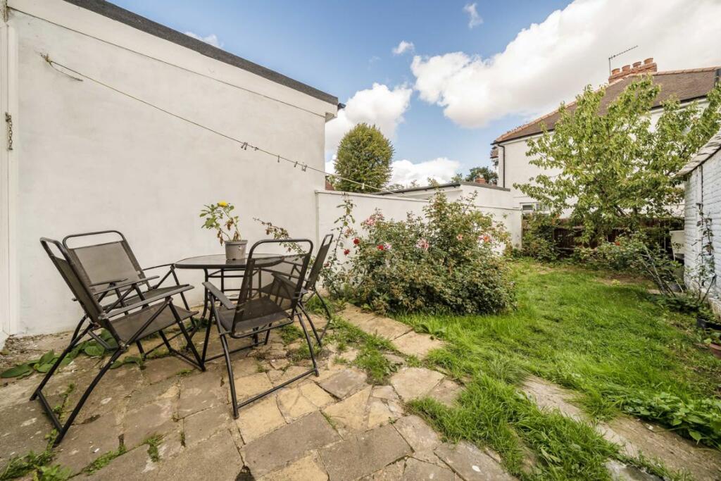 House in London, Park Royal - View 5
