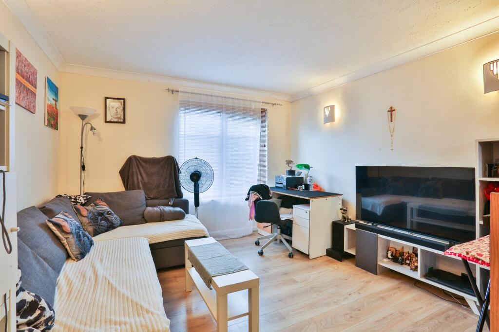 Apartment in Kingston upon Thames - View 4