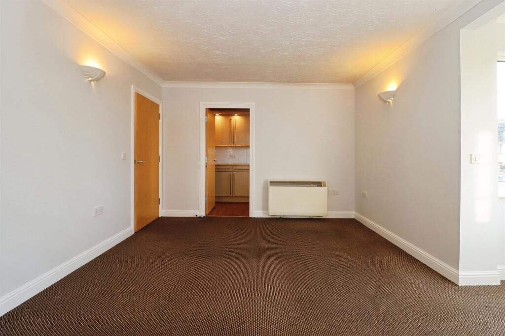 Apartment in Bristol, Vinney Green, Emersons Green - View 6
