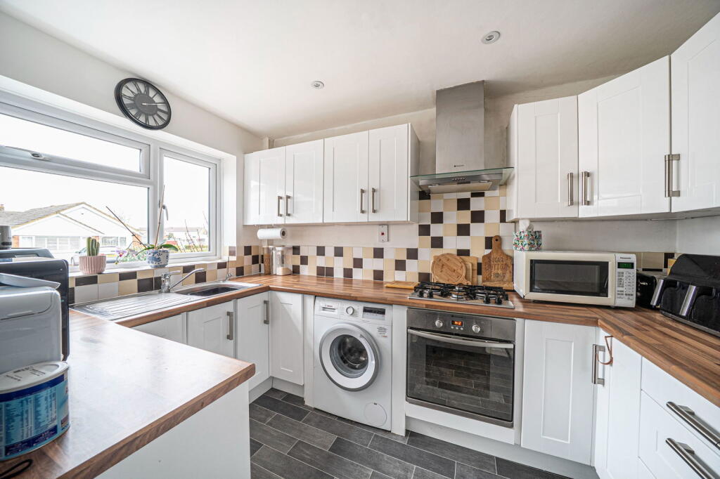 Meon Road, Oakley, Basingstoke, RG23 7AL photo 2