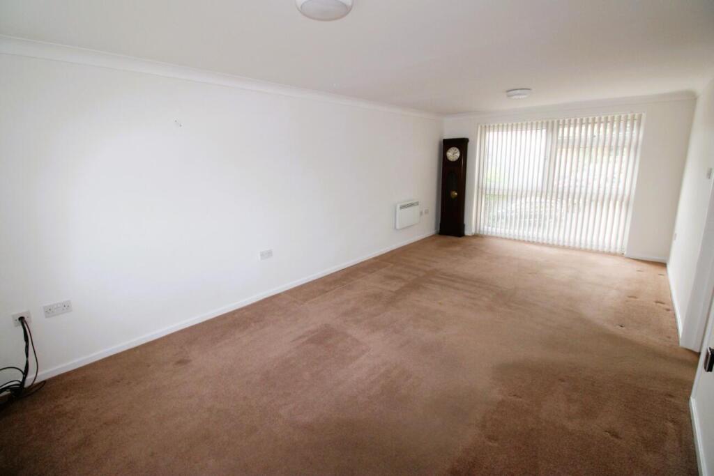 Tyrells Close, Upminster, Essex photo 2