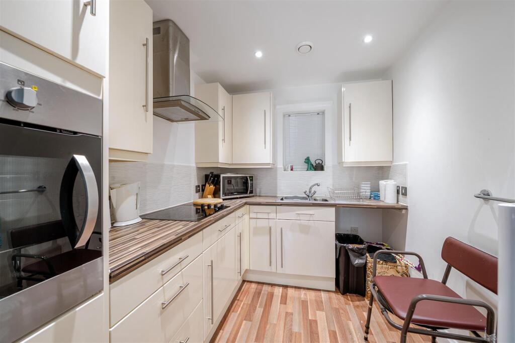 Apartment in Chester, Northgate Village, City of Chester - View 2