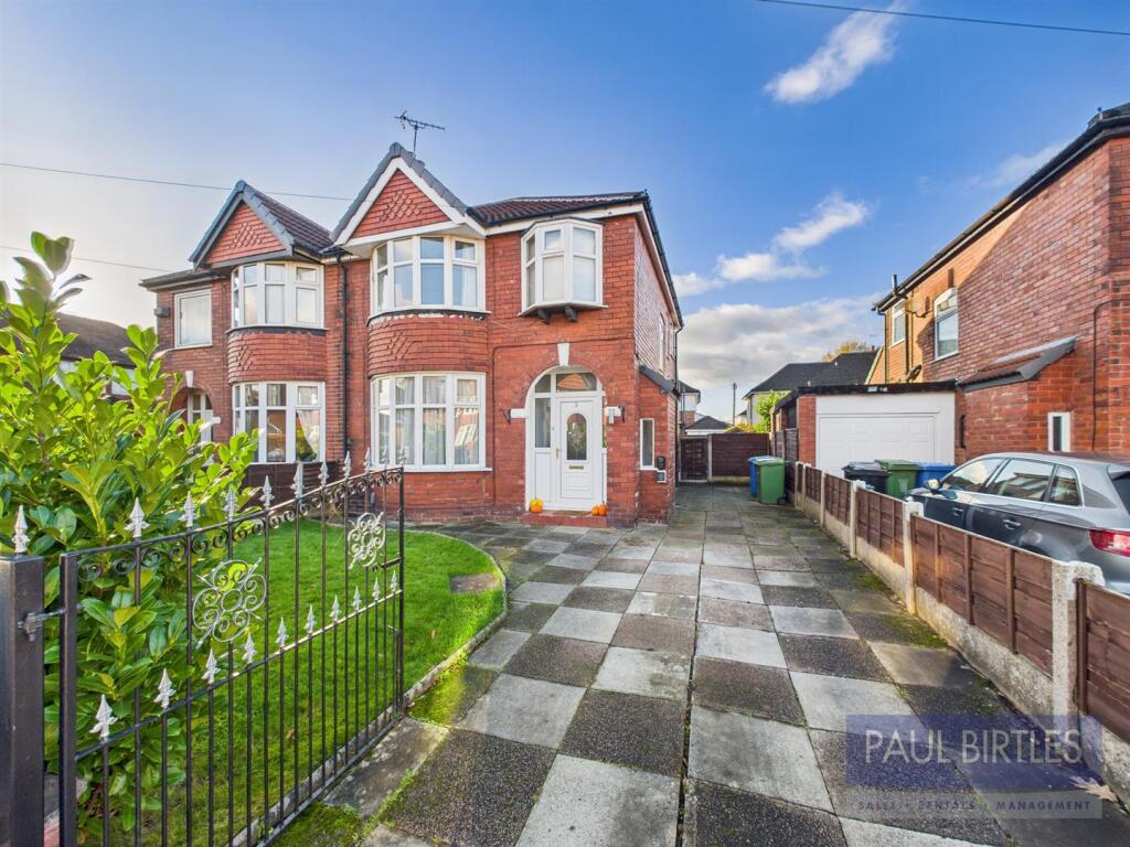 Main image of property: St. Davids Walk, Stretford, Manchester, M32 9HW