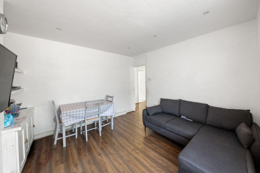 Apartment in Southall - View 4