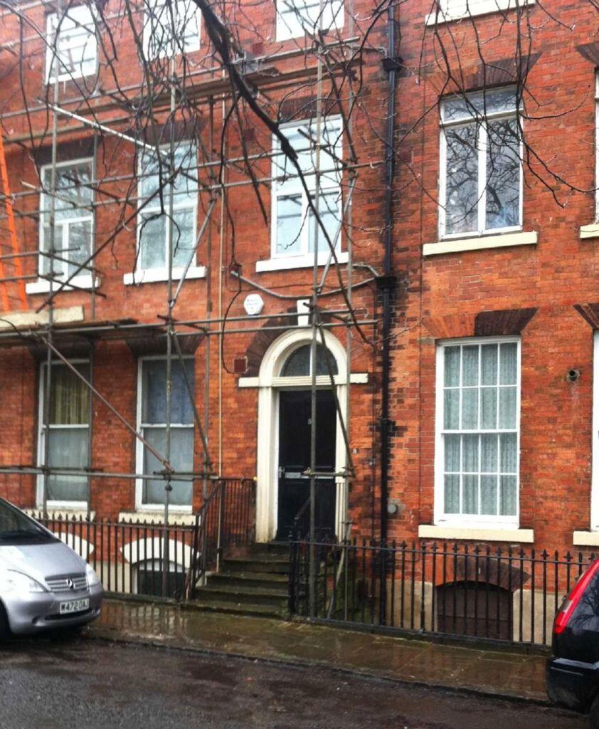 Main image of property: FLAT 3, 8 BLENHEIM SQUARE, LEEDS, LS2 9AR.
