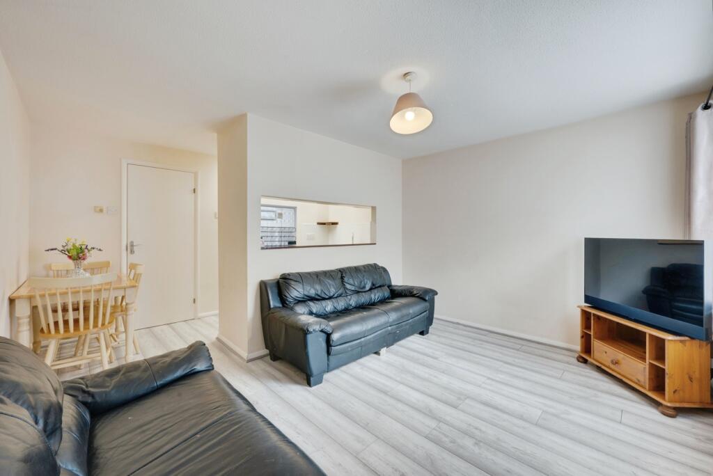 Apartment in Sutton - View 5