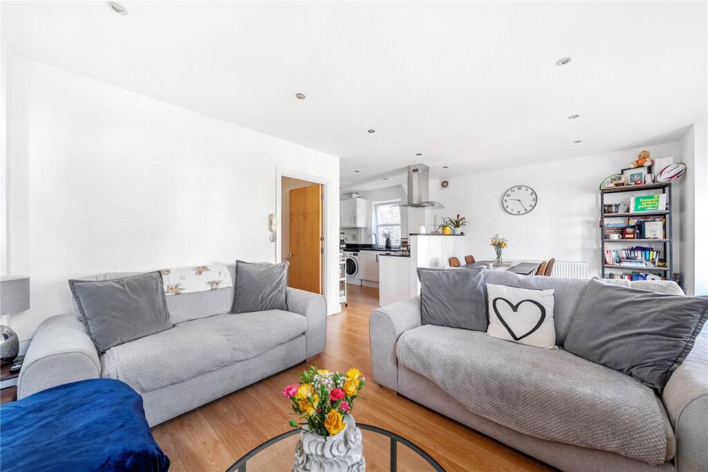 Apartment in Guildford, Surrey - View 4
