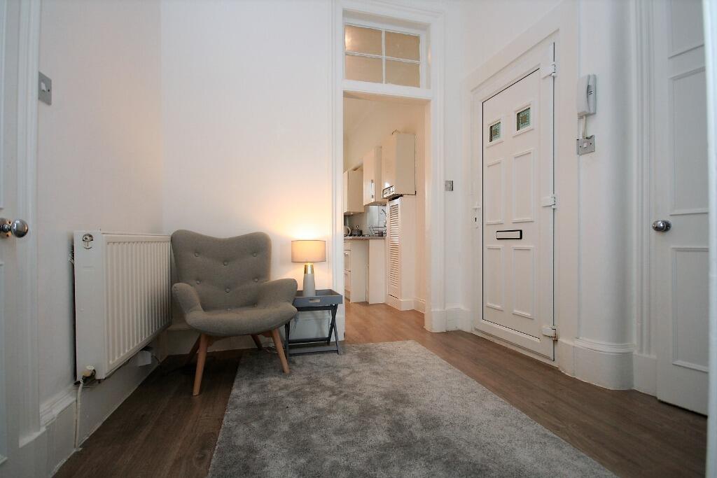 Apartment in Glasgow, Eastfield - View 2
