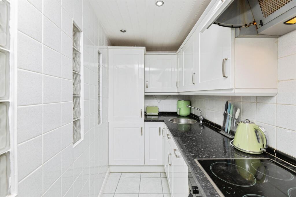 Thorncroft Road, Bradford photo 5