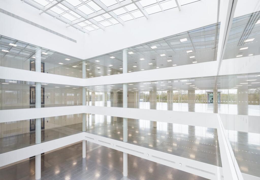Full height atrium