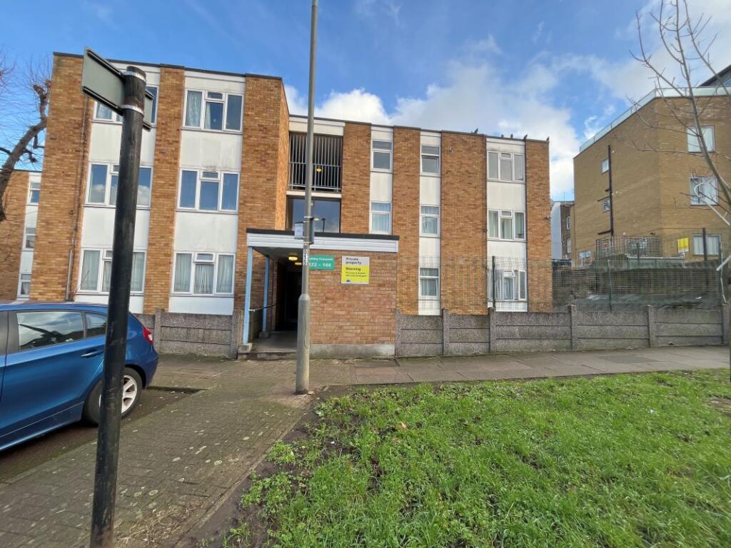 Main image of property: 122 Ashley Crescent, London, SW11 5QZ