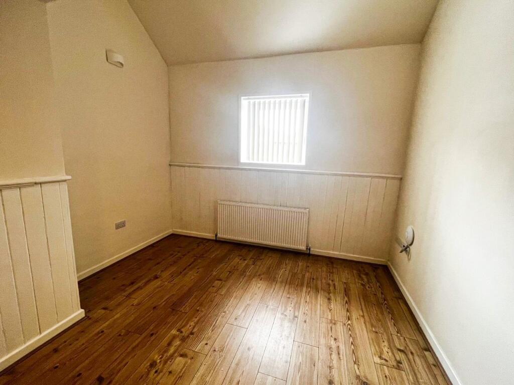 Apartment in Hull - View 4